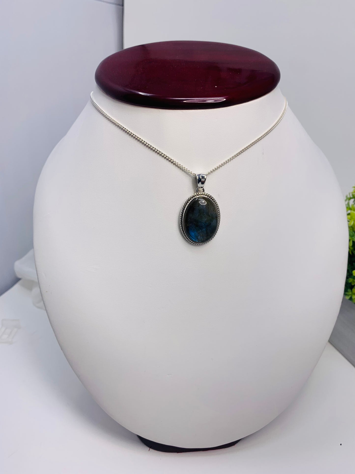 925 Sterling Silver Oval Labradorite Pendant